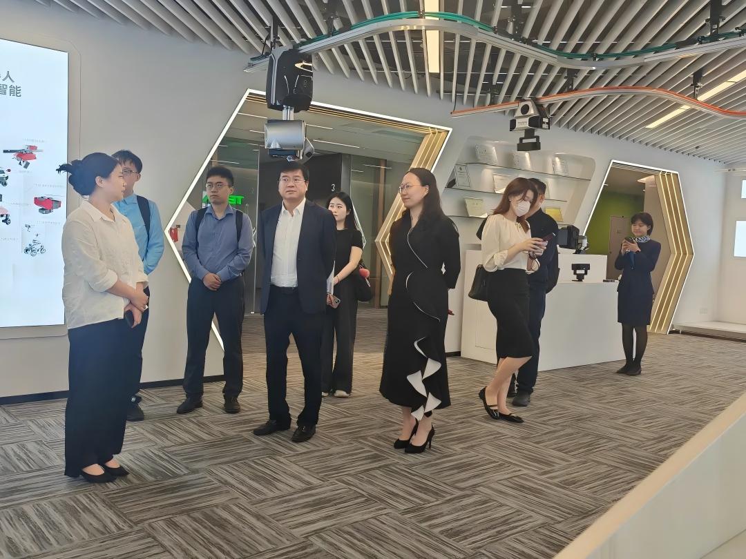 广州金控集团副总经理张曦一行调研天机智能 广州金控集团副总经理张曦一行调研天机智能